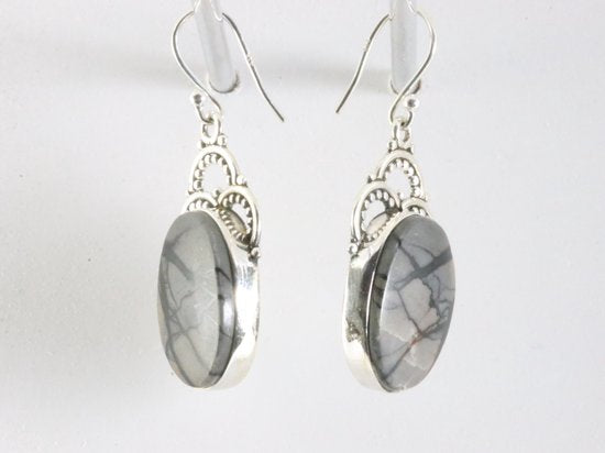 Bewerkte zilveren oorbellen met zwarte Picasso jaspis afbeelding 2