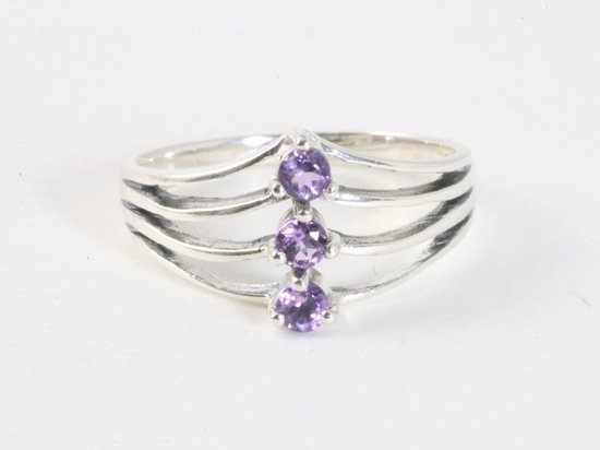Opengewerkte hoogglans zilveren ring met 3 amethist stenen afbeelding 4