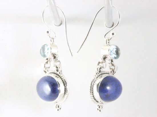 Bewerkte zilveren oorbellen met lapis lazuli en blauwe topaas afbeelding 2