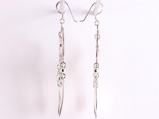 Traditionele lange zilveren filigrein oorbellen afbeelding 2