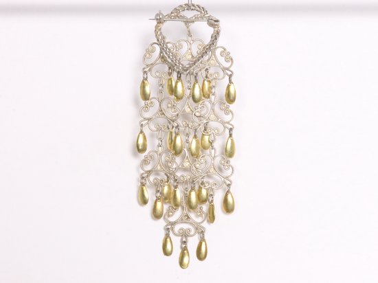 Traditionele lange zilveren filigrein broche met geelgoud vergulde klepels afbeelding 2