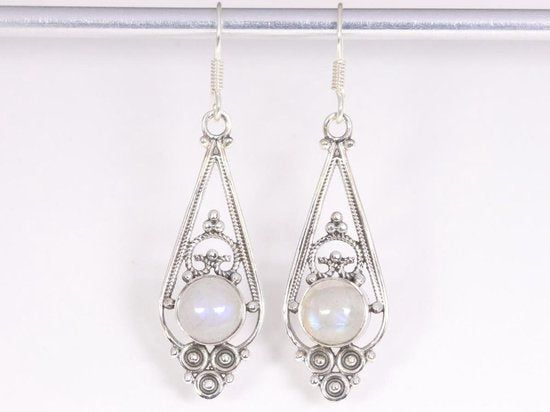 Lange opengewerkte zilveren oorbellen met regenboog maansteen afbeelding 4