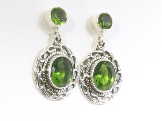 Bewerkte zilveren oorstekers met peridoot afbeelding 2