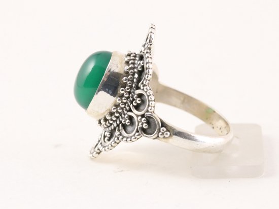 Bewerkte zilveren ring met groene onyx afbeelding 2