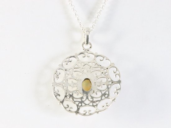 Opengewerkte zilveren hanger met Ethiopische opaal aan ketting afbeelding 3