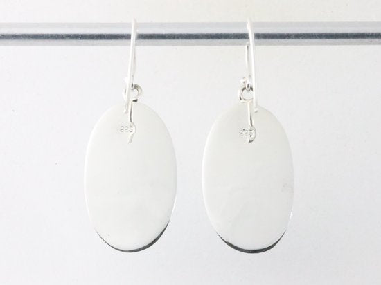 Ovale hoogglans zilveren oorbellen met abalone schelp afbeelding 2