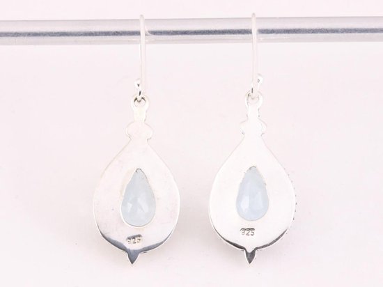 Bewerkte zilveren oorbellen met blauwe topaas afbeelding 3