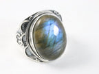 Bewerkte zilveren ring met labradoriet afbeelding 1