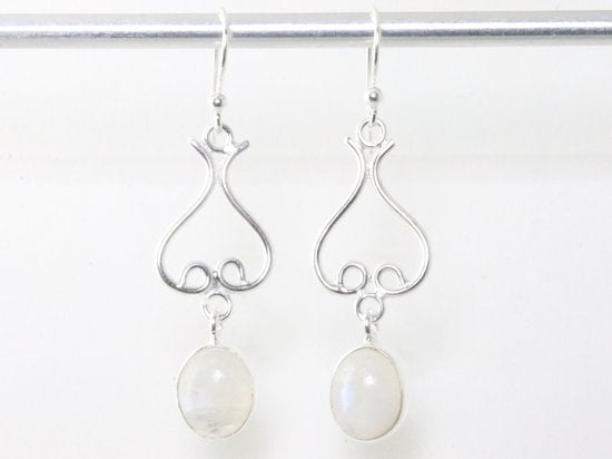 Lange zilveren oorbellen met regenboog maansteen afbeelding 1