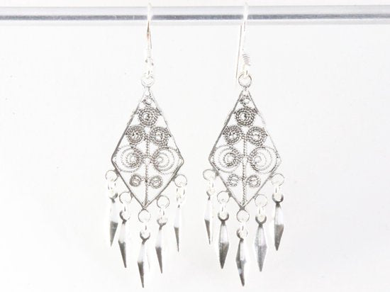 Lange fijne zilveren filigrein oorbellen afbeelding 4