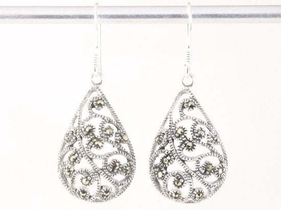 Opengewerkte druppelvormige zilveren oorbellen met marcasiet afbeelding 4