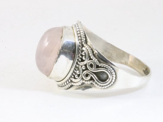 Bewerkte zilveren ring met rozenkwarts afbeelding 2