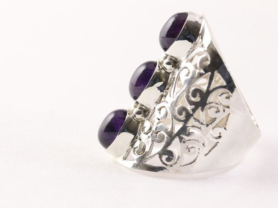 Langwerpige opengewerkte zilveren ring met amethist afbeelding 2