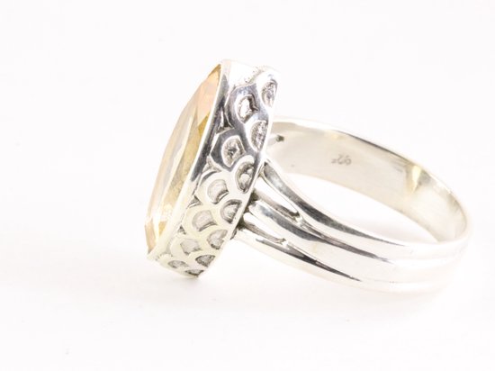 Bewerkte zilveren ring met citrien afbeelding 2