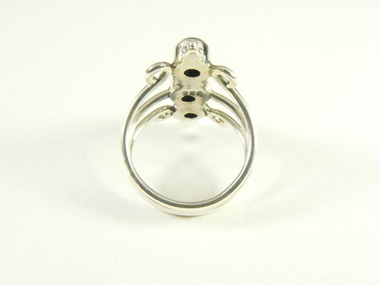 Opengewerkte zilveren ring met 3 amethist stenen afbeelding 2