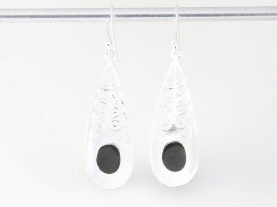 Lange opengewerkte zilveren oorbellen met onyx afbeelding 3