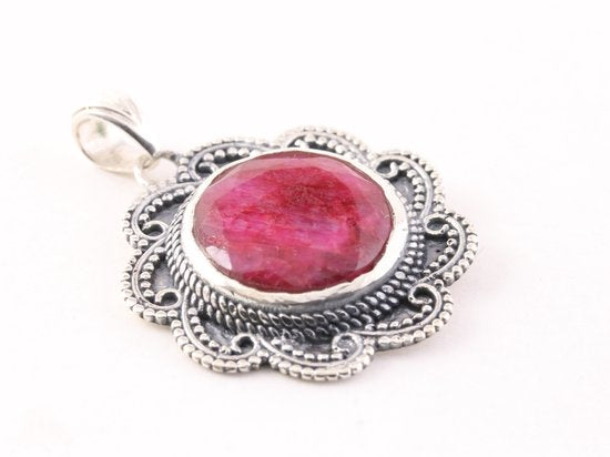 Bewerkte zilveren hanger met robijn afbeelding 2