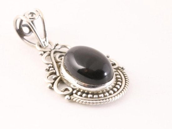 Opengewerkte zilveren hanger met onyx afbeelding 2