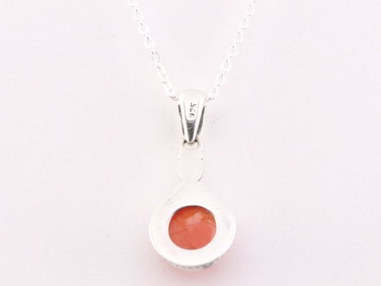 Fijne bewerkte zilveren hanger met rode vuuropaal aan ketting afbeelding 3