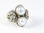 Bewerkte zilveren ring met zoetwater parels afbeelding 1