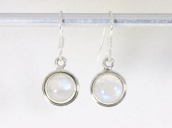 Fijne ronde zilveren oorbellen met regenboog maansteen afbeelding 3