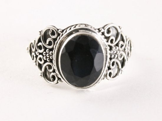 Bewerkte zilveren ring met onyx afbeelding 4