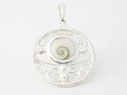 Ronde opengewerkte zilveren hanger met shiva oog schelp afbeelding 1
