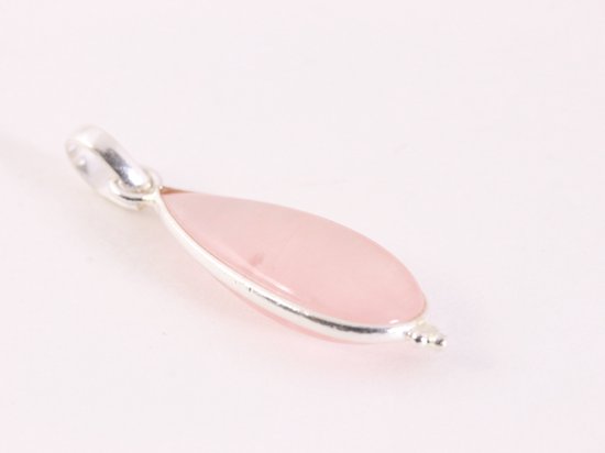 Lange druppelvormige zilveren hanger met rozenkwarts aan ketting afbeelding 2