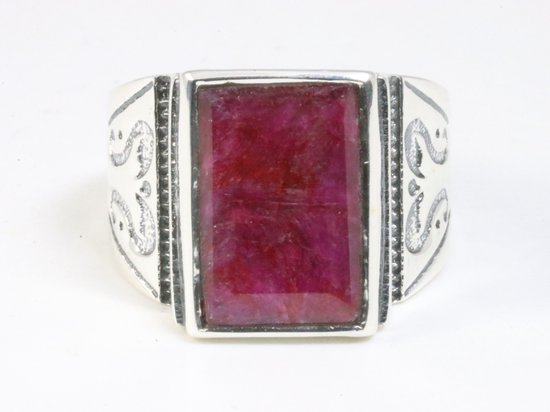 Zware bewerkte zilveren ring met robijn afbeelding 4