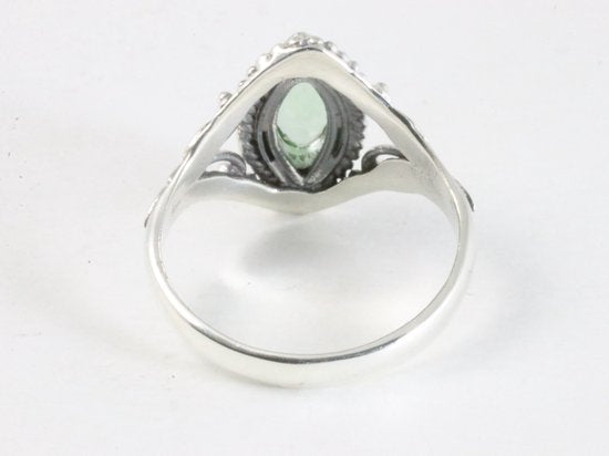 Fijne bewerkte zilveren ring met groene amethist afbeelding 3