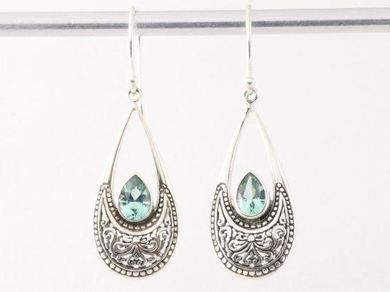 Traditionele bewerkte zilveren oorbellen met groene toermalijn afbeelding 4