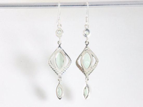 Lange bewerkte zilveren oorbellen met groene amethist afbeelding 2