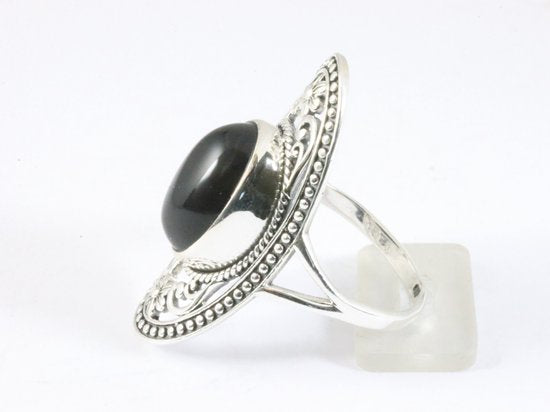 Langwerpige opengewerkte zilveren ring met onyx afbeelding 2