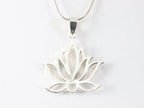 Opengewerkte zilveren lotus bloem hanger aan ketting afbeelding 3
