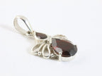 Zilveren hanger met granaat aan ketting afbeelding 2