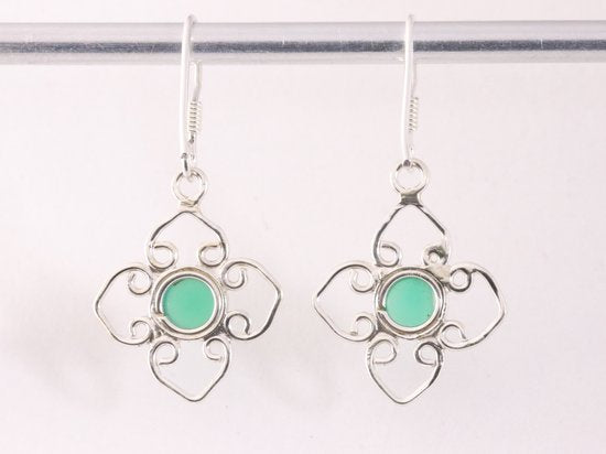 Fijne opengewerkte zilveren oorbellen met groene onyx afbeelding 3