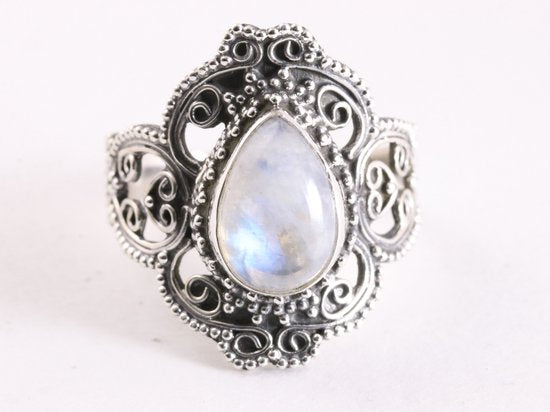 Bewerkte zilveren ring met regenboog maansteen afbeelding 4