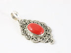 Bewerkte zilveren hanger met rode koraal steen afbeelding 2