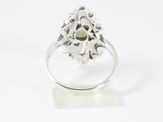 Opengewerkte zilveren ring met marcasiet en parelmoer afbeelding 3