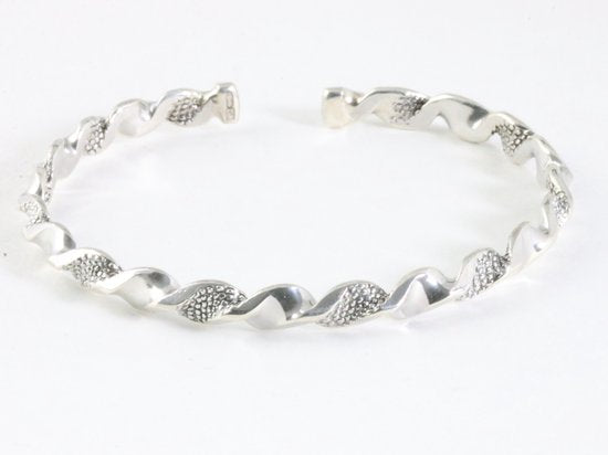 Fijn bewerkte zilveren klemarmband afbeelding 3