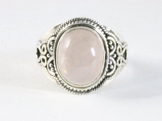 Bewerkte zilveren ring met rozenkwarts afbeelding 4