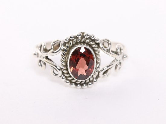 Fijne bewerkte zilveren ring met granaat afbeelding 4