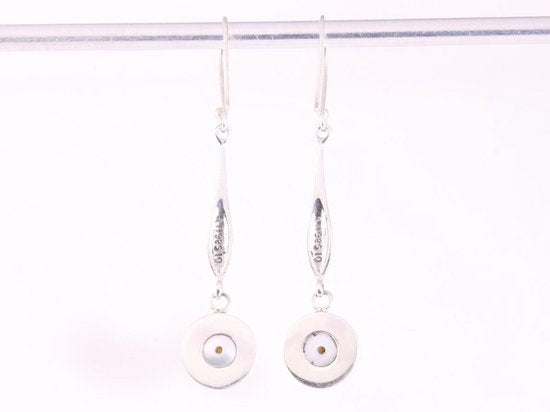 Lange bewerkte zilveren oorbellen met zoetwater parel afbeelding 3