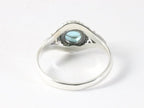 Fijne bewerkte zilveren ring met blauwe topaas afbeelding 3