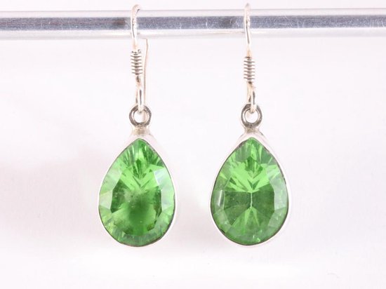 Druppelvormige zilveren oorbellen met peridoot afbeelding 4