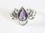 Opengewerkte zilveren lotus bloem ring met amethist afbeelding 4