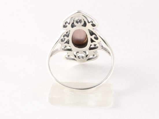 Opengewerkte zilveren ring met bruine parelmoer afbeelding 3