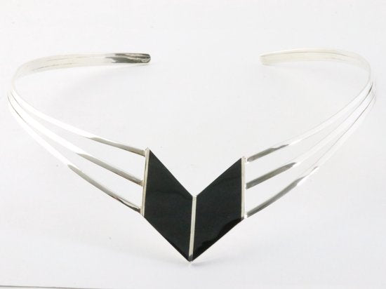 Opengewerkte zilveren spang met onyx afbeelding 1