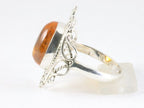 Opengewerkte zilveren ring met amber afbeelding 2