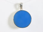 Traditionele ronde bewerkte zilveren hanger met blauwe opaal afbeelding 3